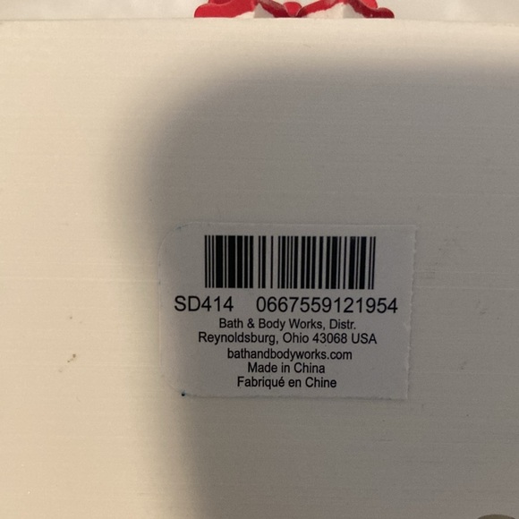 Bath and Body Works Santa Wreath Christmas Foaming Soap Holder - Picture 6 of 9